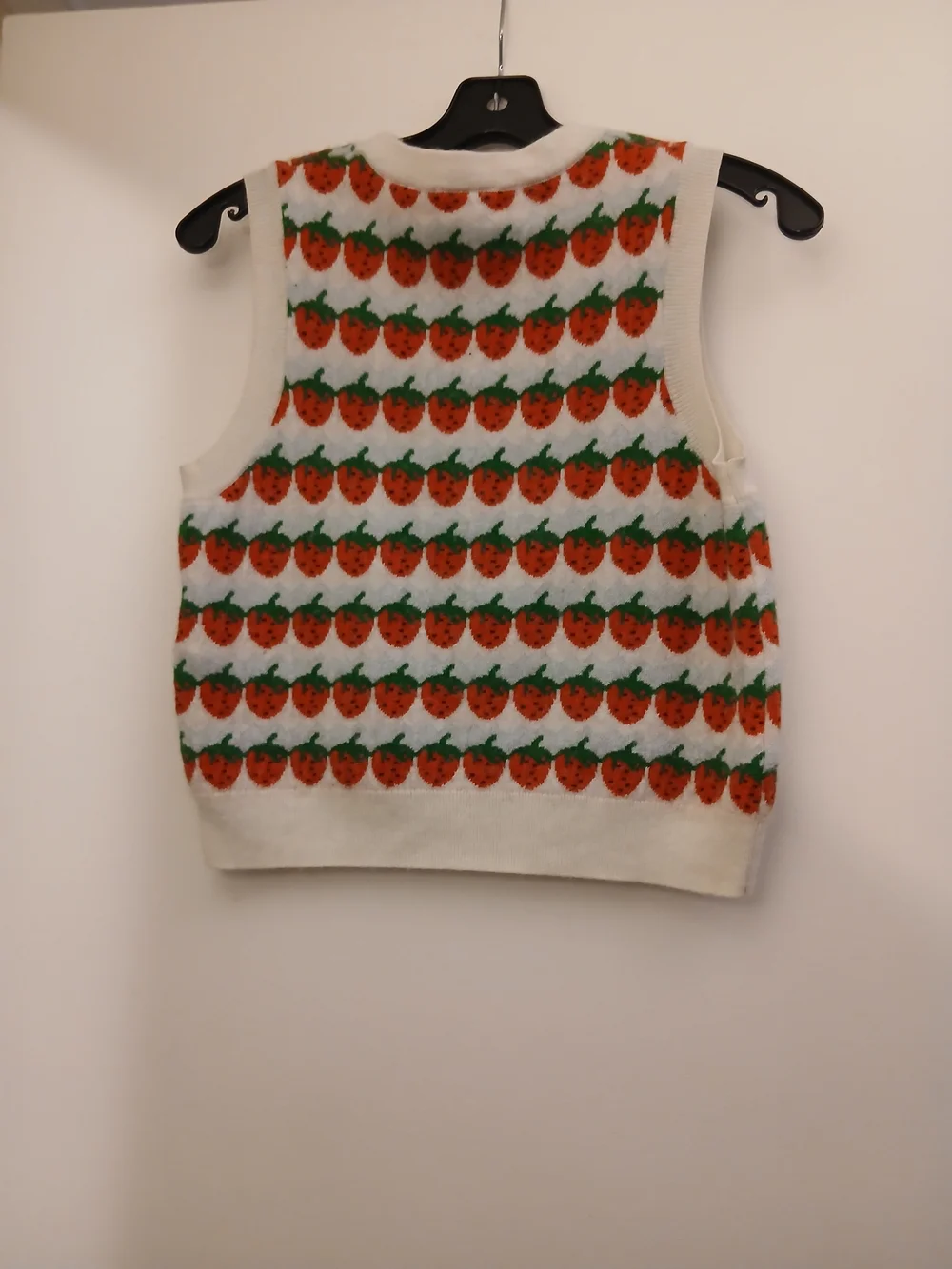 Levi's White Knit Vest with Red & Green Strawberry Motif - Picture 3 of 7